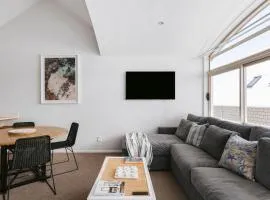 Coastal townhouse - downtown location & Beach