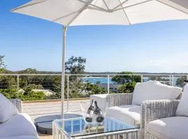 Cloud Nine, 18 Wynne Cres - heated pool, waterviews, beach