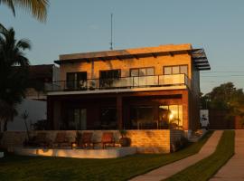 Casa Xchel - Lujo frente a la Bahía piscina jacuzzi y deck، فندق في Calderitas