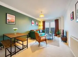 Bright Central 2 Bedroom Apartment