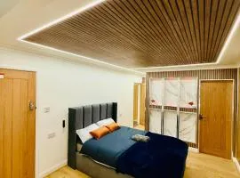 Birmingham City Centre- 9 bed house with free parking