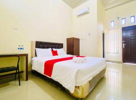 RedDoorz at Shine Guest House Tebing Tinggi, hotel v destinaci Tebingtinggi