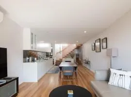 Modern Home in Erskineville w AC and Parking