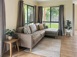Charming 3-Bedroom 2-Bathroom Townhouse, villa in North Mackay