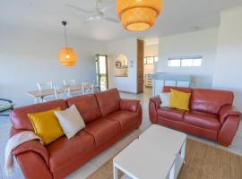 31 at Home - Absolute Beachfront, hotel v destinaci Point Lookout