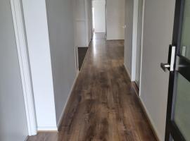 Private Room cbd Airport 20 min, hotel v destinaci Truganina