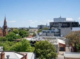 Modern 2B Apt with Views Near Swinburne University