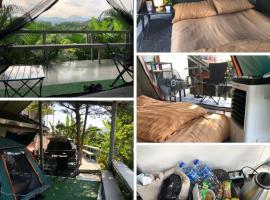 Sandee camping by Sandee place mountain view hotel, tented camp en Chom Thong