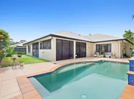 Blanco Pool House Splash and Relax with Family