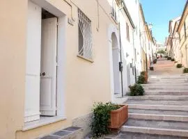 N141 - Numana, delizioso bilocale lungo la celebre Costarella