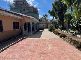 Amani House - Bed and Breakfast, hotel cu căzi cu hidromasaj din Arusha