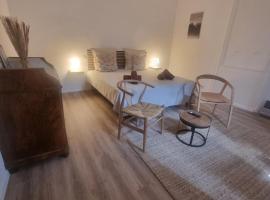 Chambre DURFORT, hotel v destinaci Sault-de-Vaucluse
