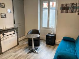 Meublé F2 au RDC, hotel in Ouzouer-sur-Loire