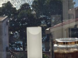 Apartments iris, ξενοδοχείο τριών αστέρων σε Brela