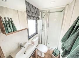 Holiday Home Tiny House Glockenalm-Chalet Jasmin by Interhome, מלון בAurach