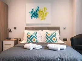 Apartment Thirty Three Staines Upon Thames - Free Parking - Heathrow - Thorpe Park - Studio