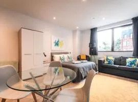 Apartment Twenty Three Staines Upon Thames - Free Parking - Heathrow - Thorpe Park - Studio
