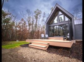 Gorgeous Modern Chalet In The Woods, cabin nghỉ dưỡng ở Wellston
