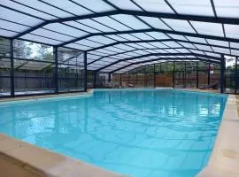 Mobil Home Beg Meil 300m plage avec piscine partagée, terrasse privée et Wi-Fi
