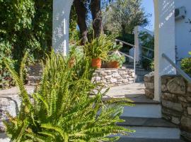 Angela studios, khách sạn ở Troulos