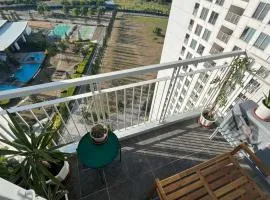 Cozy Studio 5 Mins to Sky Ranch with Pool & View