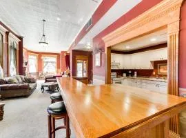 Downtown Yankton Suite Walk to Restaurants!