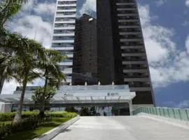 Flat no Beach Class Internacional, à beira-mar, em Boa Viagem, Recife-PE, com portaria e restaurante 24h - ideal para concursos, turismo, visto americano e jogos da série A - Piscina em reforma