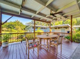 Keaau Apartment on Beautiful Acre w/ Pool & Deck!, hotel i Keaau
