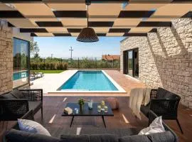 Absolute Traumvilla mit Pool, Sauna, Whirlpool, 6 Bikes, Tischtennis, Outdoor-Kueche, Grillkamin