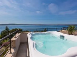 Traumhaftes Apartment nur 100 Meter zum Strand mit Sauna, Jacuzzi, Meerblick