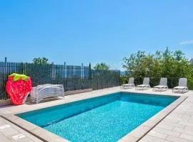 Herrliches Apartment nur 600 Meter zum Strand mit Meerblick, Pool, Grill, Waschmaschine