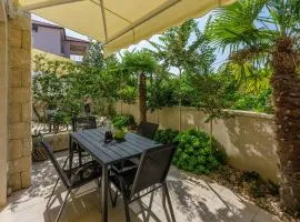 Malerisches Apartment nur 500 Meter zum Strand mit Pool, Gym, Sauna