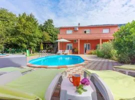 Hundefreundliches Ferienhaus mit Spielplatz, Privatpool, Kicker, Holzkohlegrill
