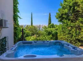 Idyllisches Apartment nur 300 Meter zum Strand mit Meerblick, Whirlpool, Grill