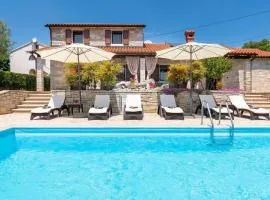 Faszinierende Villa mit 4 Bikes, Privatpool, Panoramablick, BBQ-Bereich, Waschmaschine