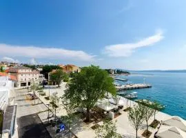 Atemberaubendes Apartment direkt am Meer mit privater Dachterrasse, eigener Galerie, WiFi