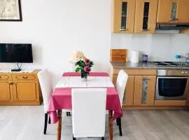 Charmantes Apartment nur 700 Meter zum Strand mit Terrasse und Balkon