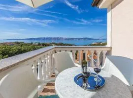 Mediterranes Apartment nur 470 Meter zum Strand mit Meerblick, Babybett, Grill