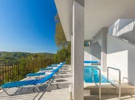 Modernes Apartment mit traumhafter Aussicht, Pool, Privatparkplatz, WiFi