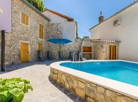 Mediterranes Steinhaus mit grosser Terrasse, Aussendusche, Privatpool, Babybett, Waschmaschine