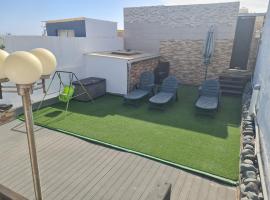 terrace 2BRooms100m2, 3Air Conditions, hotel in Vecindario