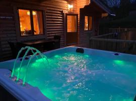 The Farmers den lodge at River Garry Lodges, hotel i Bridge of Tilt