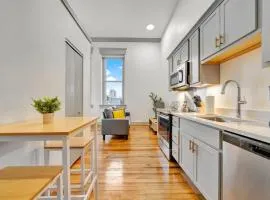 Spacious Studio w Free Parking Near Hospitals