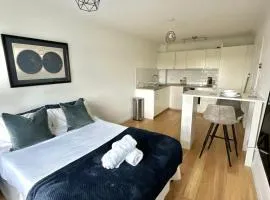 Northern Line Studio Stay with Free Parking