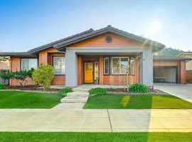 26 Mi to Fresno Pet-Friendly Home in Reedley!