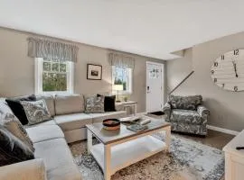 Coastal Cape Cod Retreat by Barlows Landing Beach, Pergola, Firepit & Fenced Yard, Sleep 7 with Smart TVs & Eat-In Kitchen, Family-Friendly Escape Minutes to Old Silver Beach, Woods Hole & Downtown Falmouth