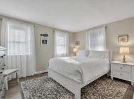 Family-Friendly Cape Cod Home Near Beach, hotel em Bourne