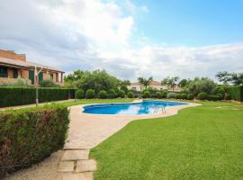 Awesome Apartment In L'ametlla De Mar, hotel i L'Ametlla de Mar