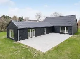 3 Bedroom Cozy Home In Højby