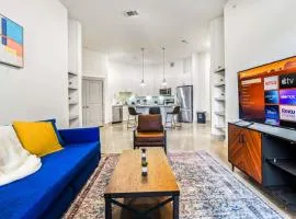 Elegant 2 BD 2 BA Retreat Ideal for Comfort Style